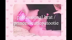 teen webcam model princesscutiepatootie plays with dildo and rubs her pretty pink pussy then gets shy Thumb